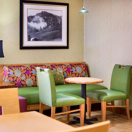 Hampton Inn Harrisonburg - University Exteriör bild